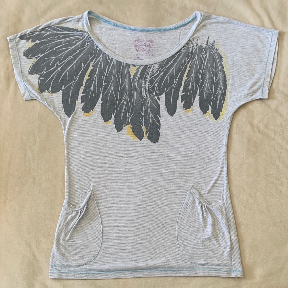 Scrapbook Originals Size M Gray Feather Print Blouse - with pockets!